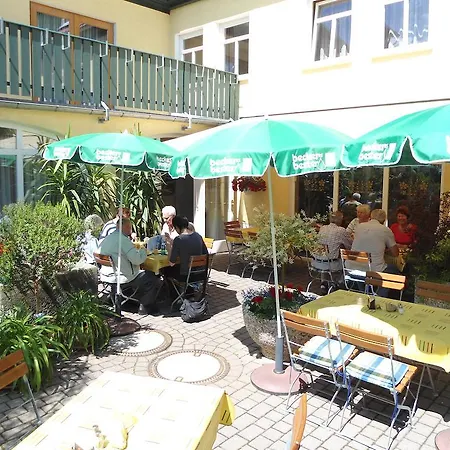 Hotel Und Zur Ausspanne
